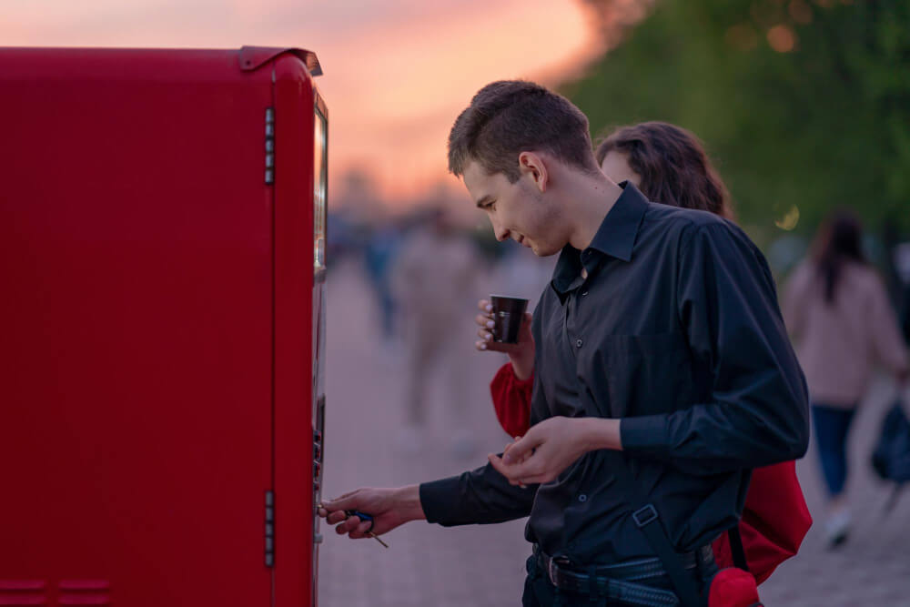 Dlaczego warto zainwestować w automaty vendingowe?